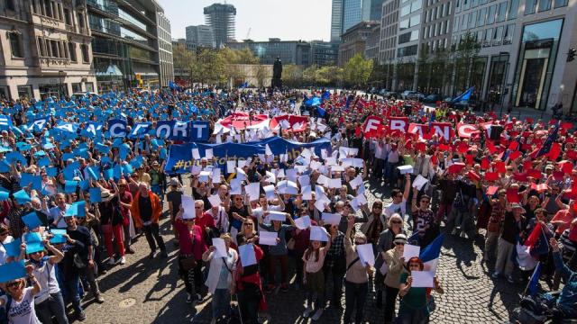 pulse-europe-frankfurt-100-_t-1491754943182_v-16to9