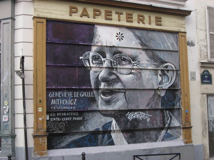 Dieses Bild hat ein leeres alt-Attribut; sein Dateiname ist de-gaulle-buchhandlung-belleville-1-rue-de-tourtille.jpg