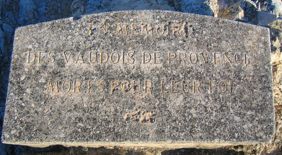 Merindol-Memorial_Sign