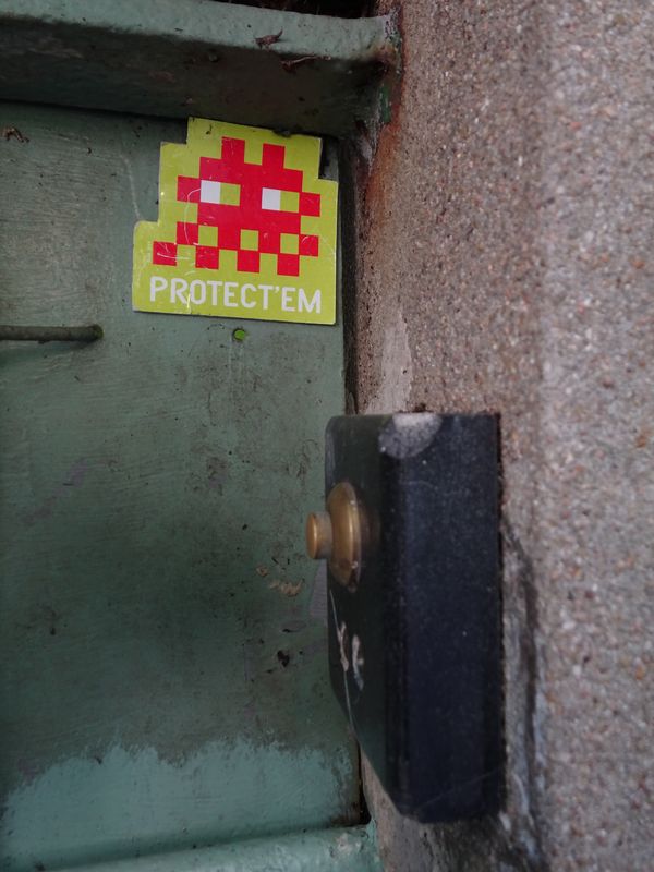 DSC01288 Invader Menilmontant