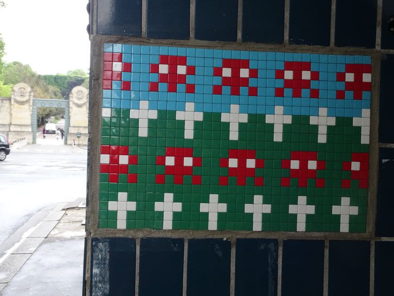 DSC04049 Invader Pere Lachaise