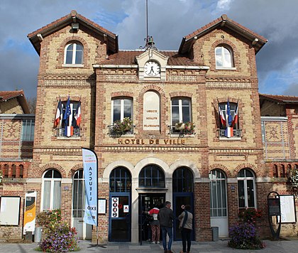 420px-Hôtel_ville_Noisiel_18