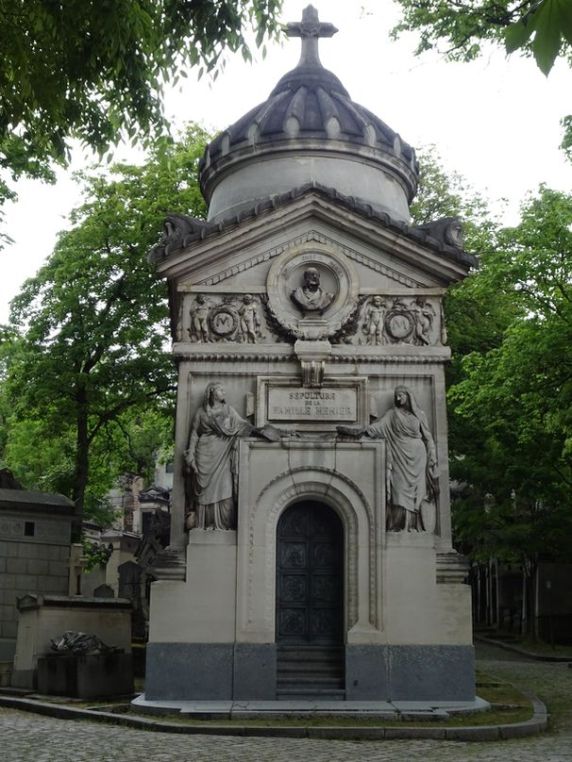 DSC04055 Pere Lachaise Grabmal Menier (1)
