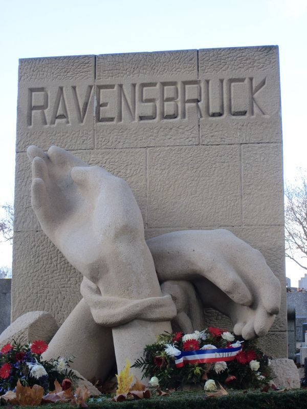 Père Lachaise Nov 10 011