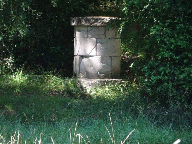 DSC08057 Parc Rousseau (11) l'autel de la rêverie