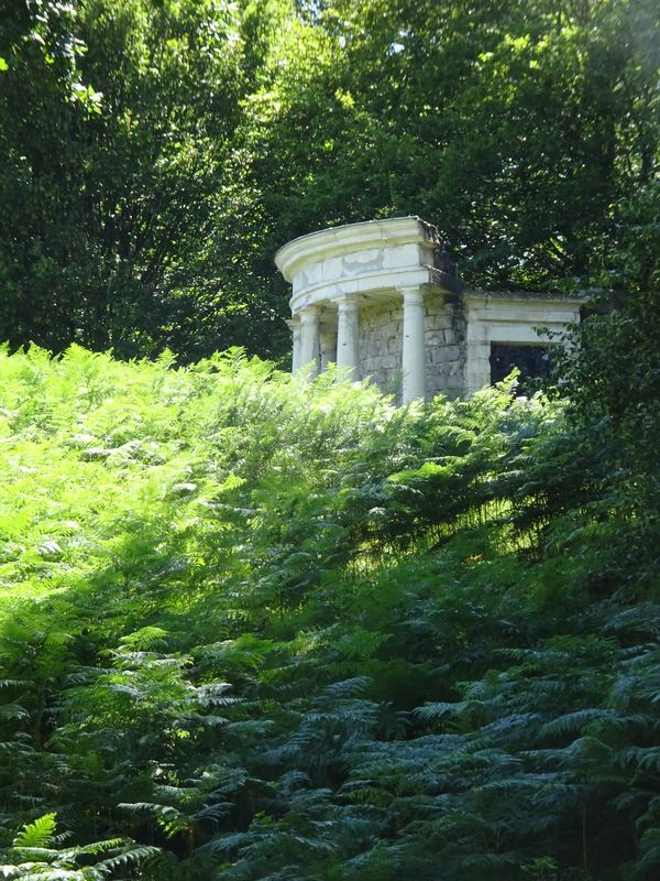 DSC08057 Parc Rousseau (12) Le temple de la Philosophie moderne